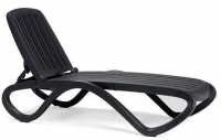 Шезлонг Tropico cтопирующийся c подлокотниками, цветной каркас (antracite) Шезлонг Tropico cтопирующийся c подлокотниками, цветной каркас (antracite)